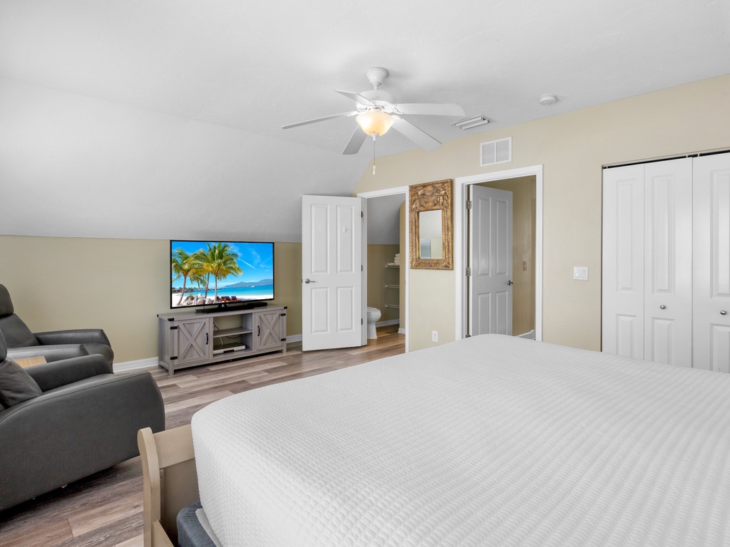 Primary Bedroom, King