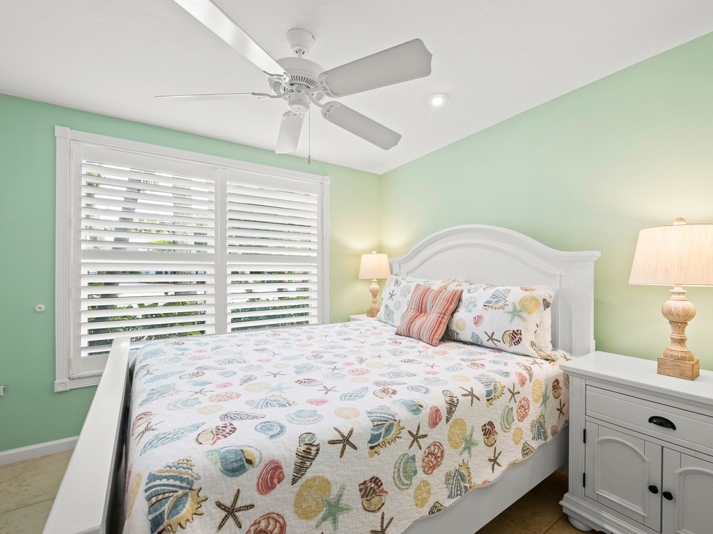 Third Bedroom, Queen bed