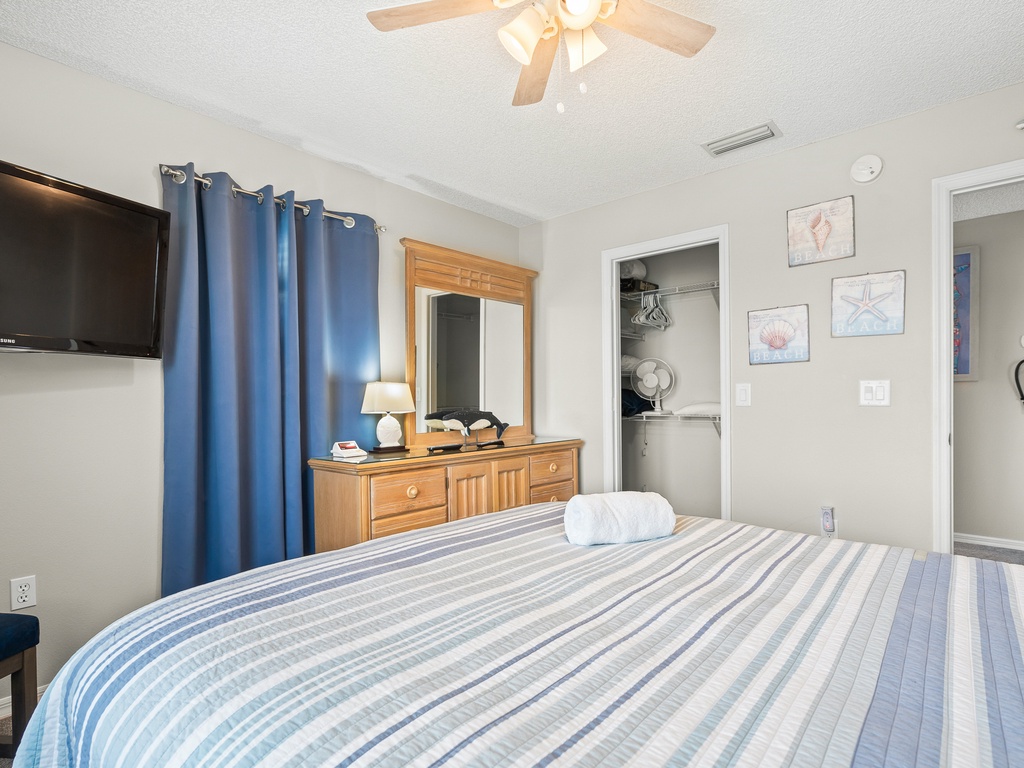 Second Bedroom - Queen Bed