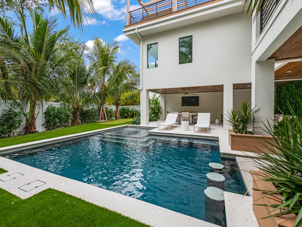 Private Pool and Spa - Swim Up Bar