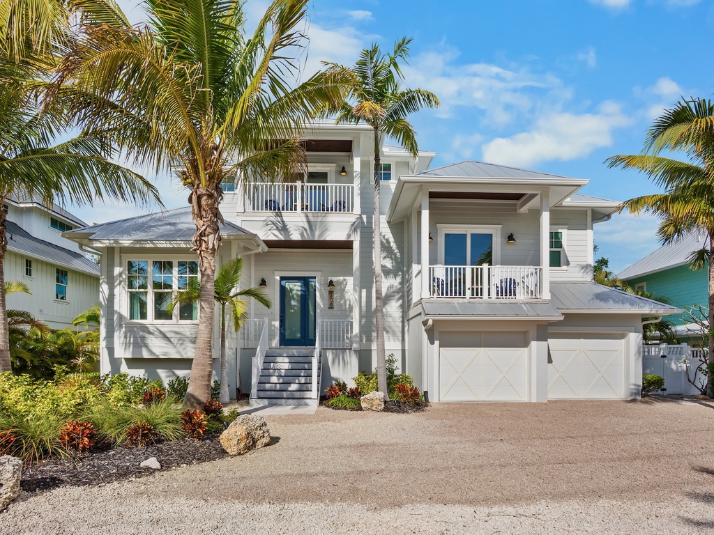 Modern tropical home exterior