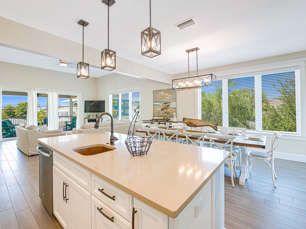 Central Island With Seating