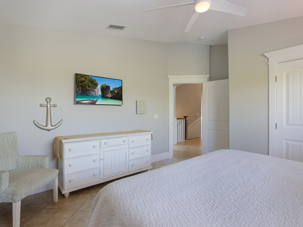 Fourth Bedroom (3rd Floor), King bed