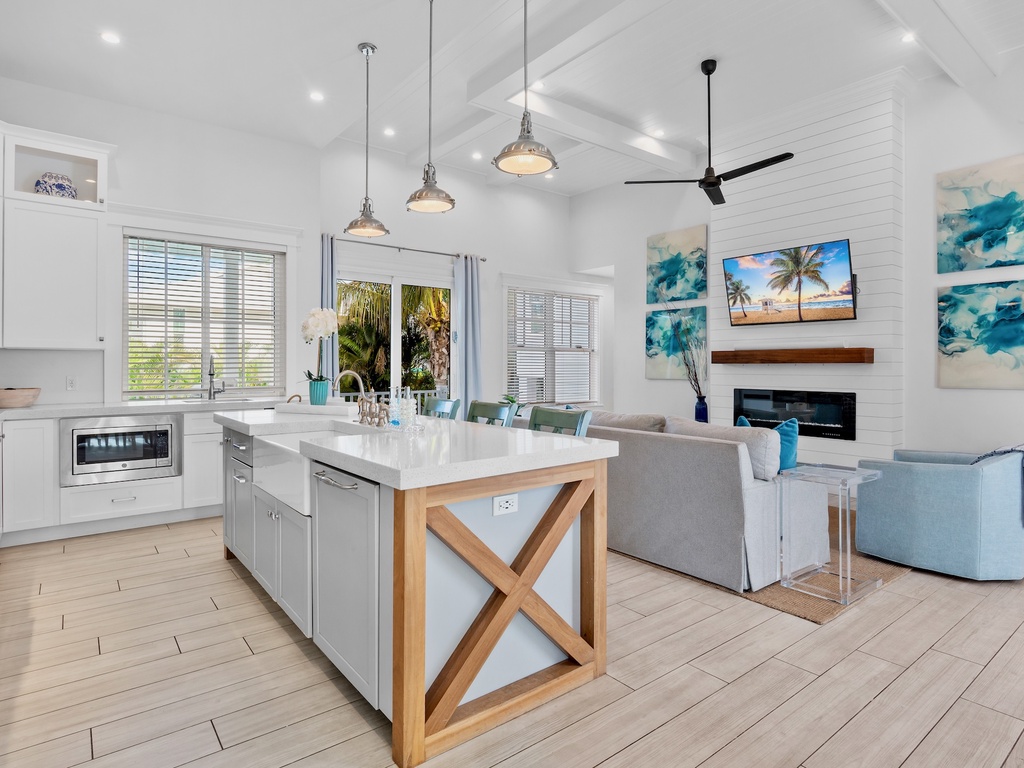 Spacious kitchen island, breakfast bar