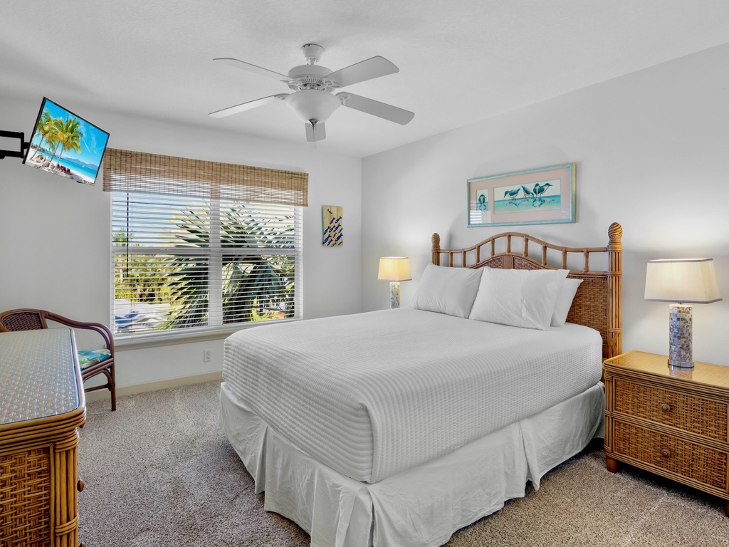 Second Bedroom, Queen bed