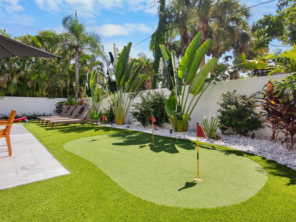 Putting green for family entertainment