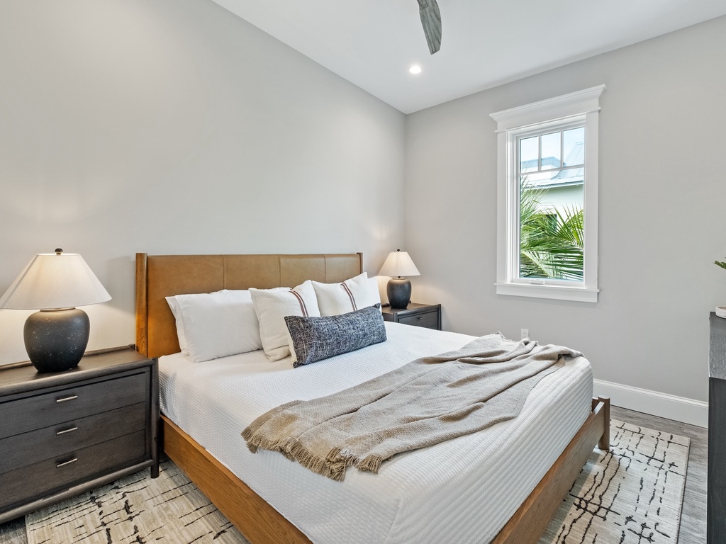 Seventh Bedroom, King