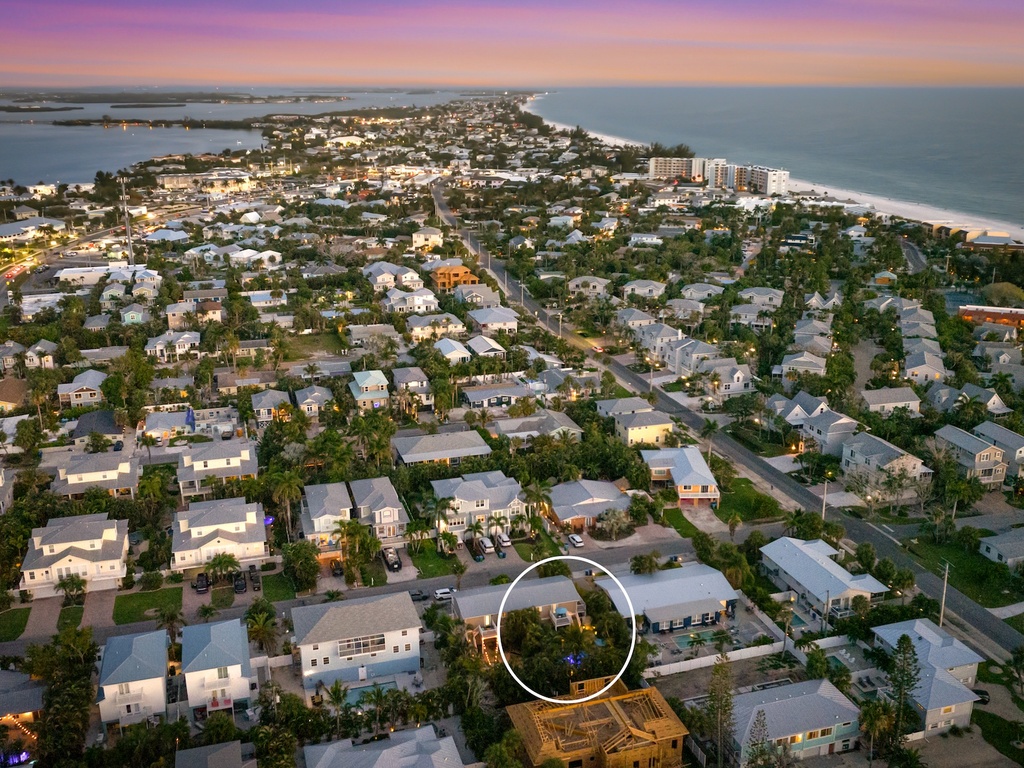 Pineapple Palms by Anna Maria Island Accommodations