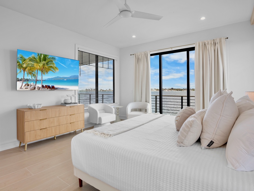 Third Bedroom, King bed