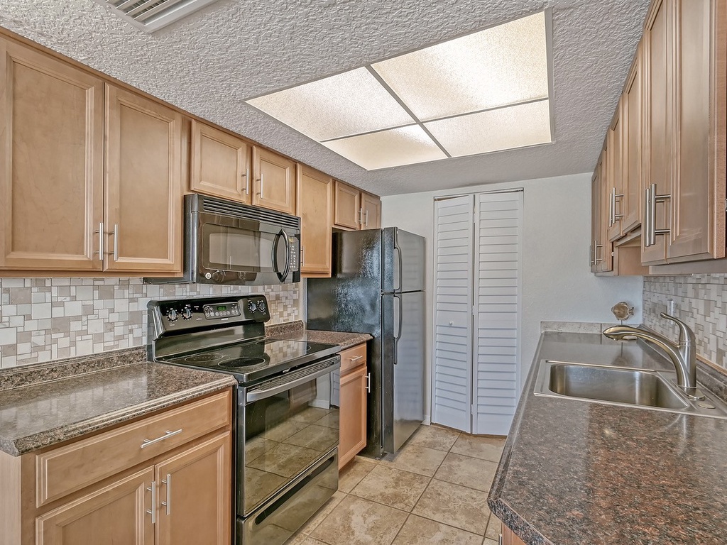 Dockside Bay Escape - AMI Locals