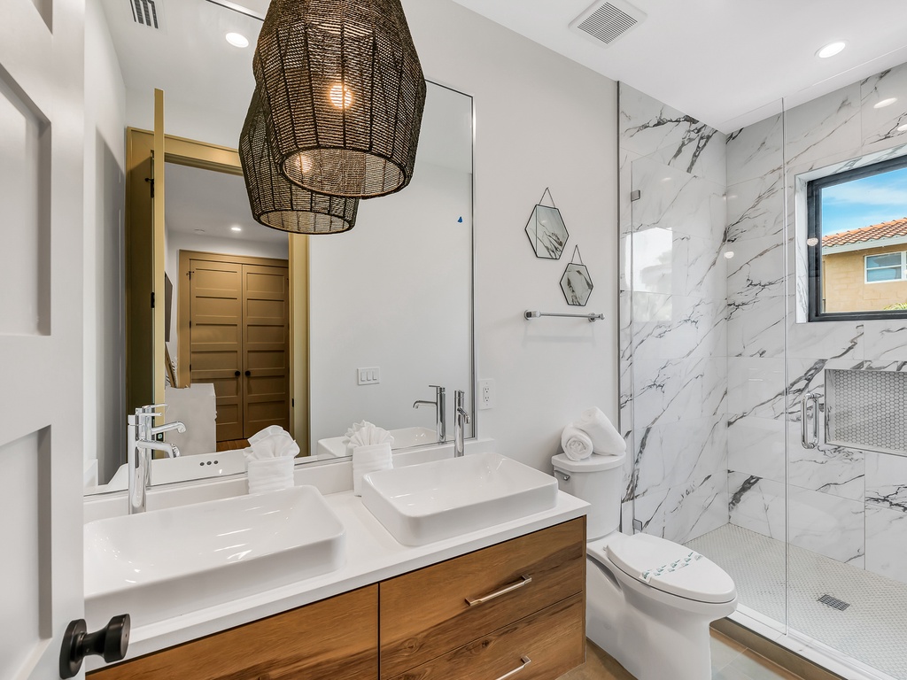 Ninth En-Suite | Walk-in Shower