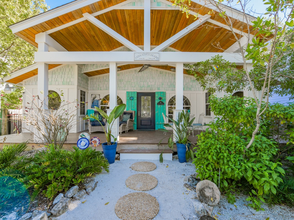 Buttonwood Cottage by AMI Locals