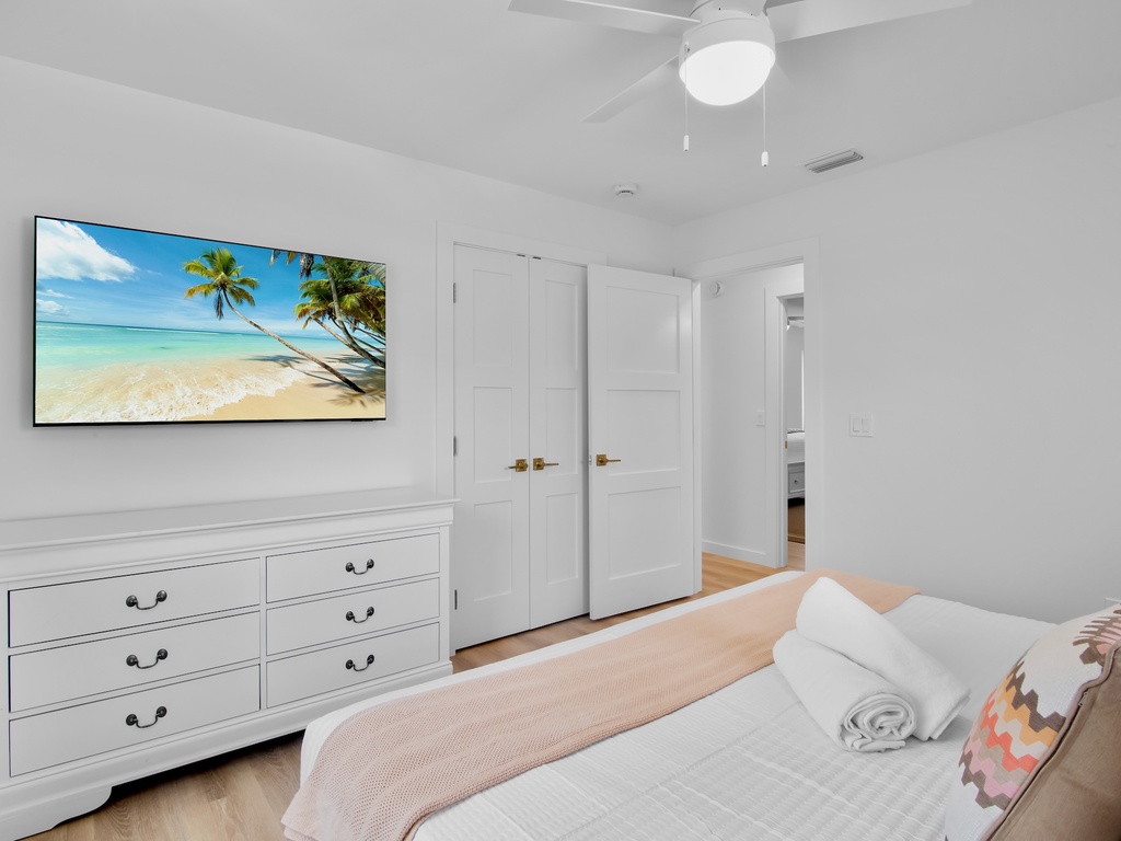 Second Bedroom, King bed
