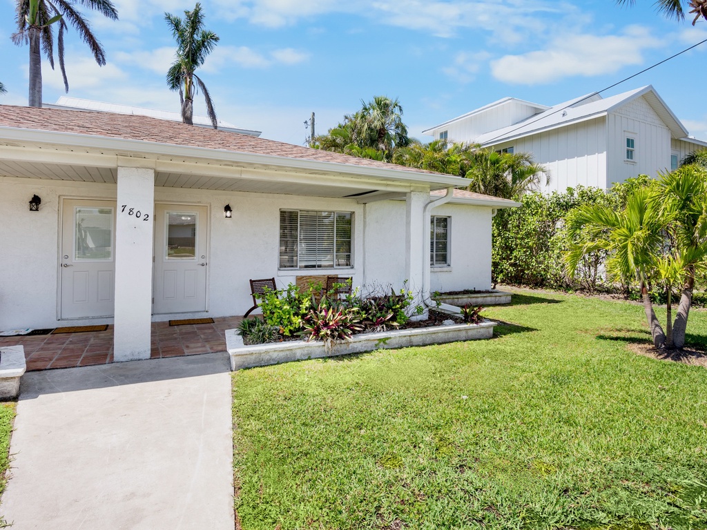 Starfish Cove A by AMI Locals