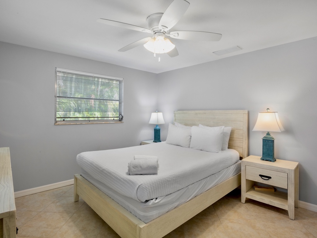 Second Bedroom - Queen