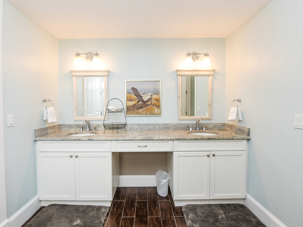 Primary En-suite Bathroom - Double Vanity