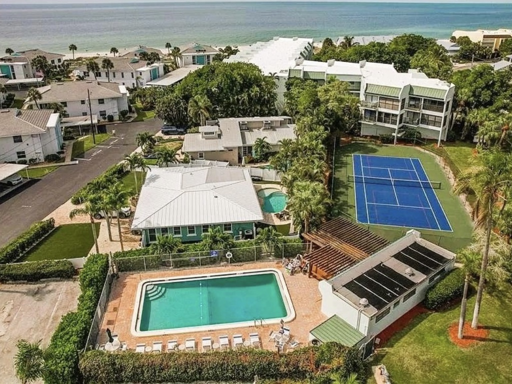 The Twins Hideaway at Sun Plaza West