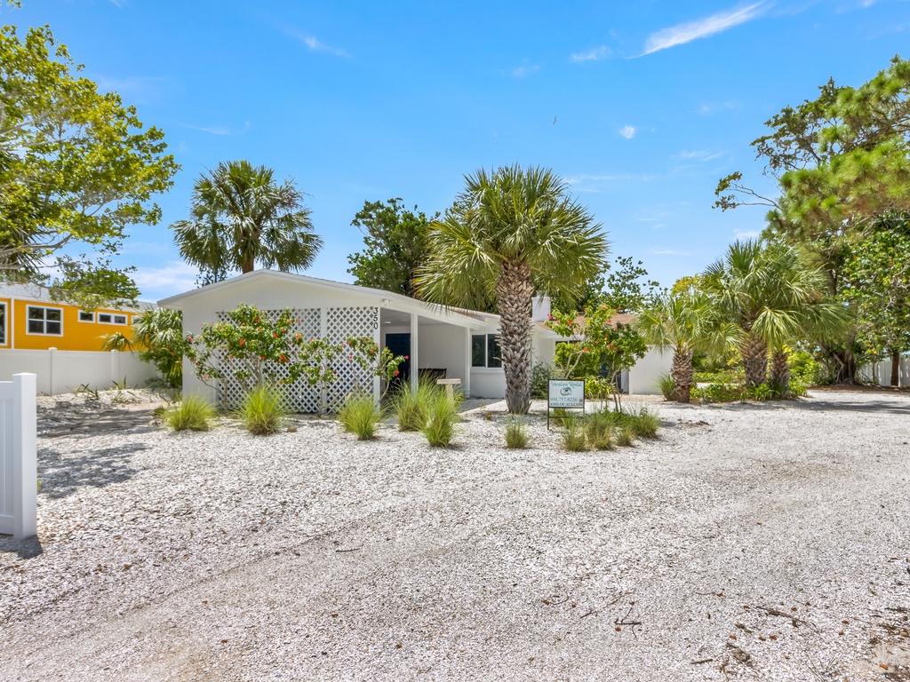 Gulf Breeze Getaway by AMI Locals