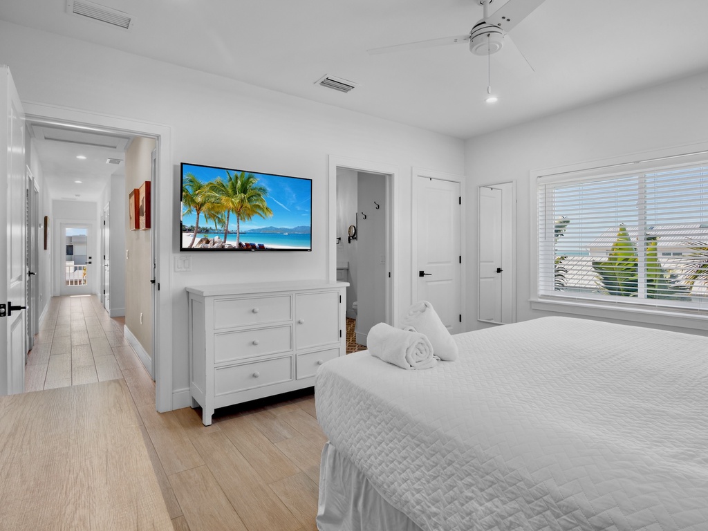 Third Bedroom (3rd Floor), King bed