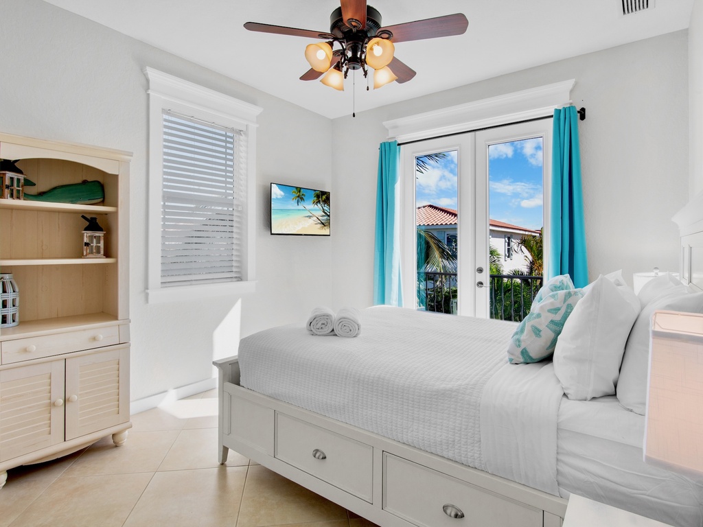 Third Bedroom, Queen