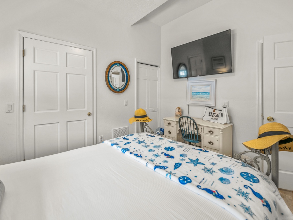 Third Bedroom - Queen