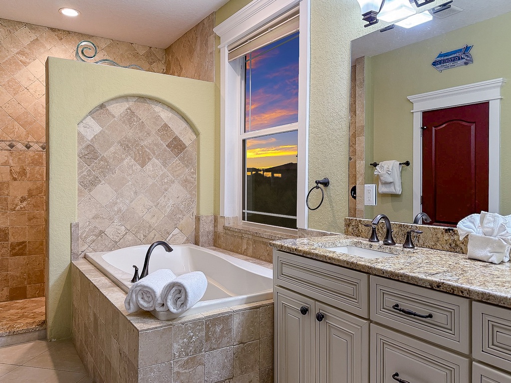 Primary Bathroom - Ensuite Soaking Tub