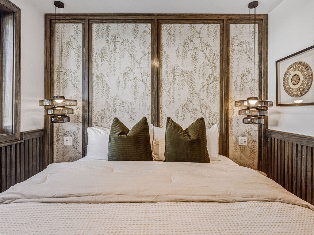 Second Bedroom, King bed