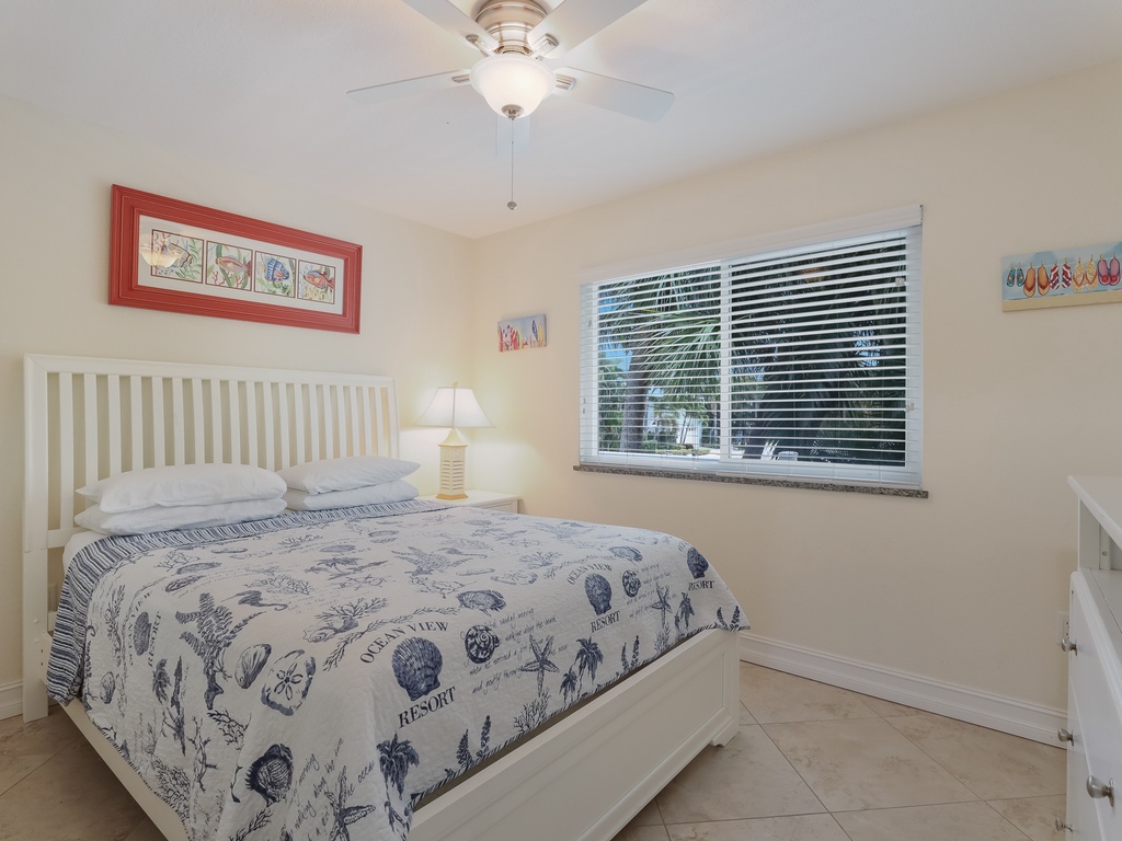 Second Bedroom - Queen