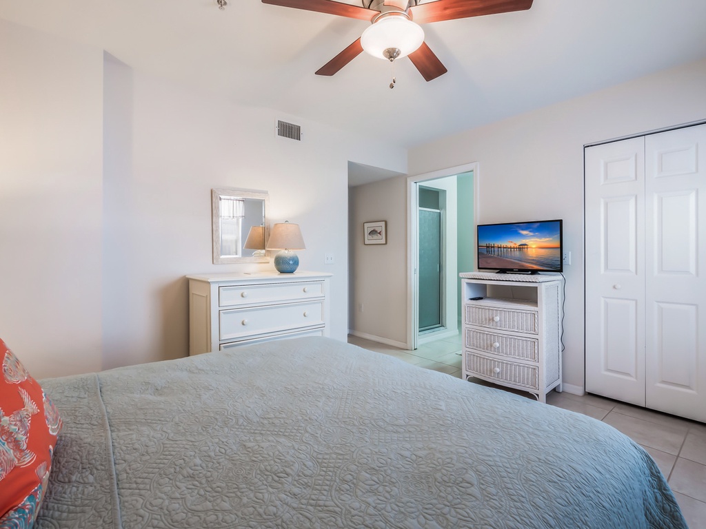 Primary Bedroom, Queen