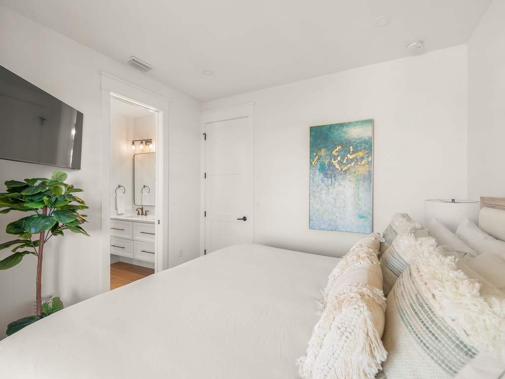 Sixth Bedroom - King