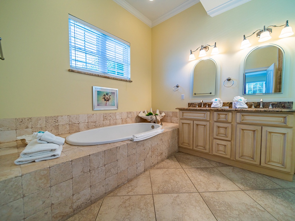 Primary En-Suite Bathroom