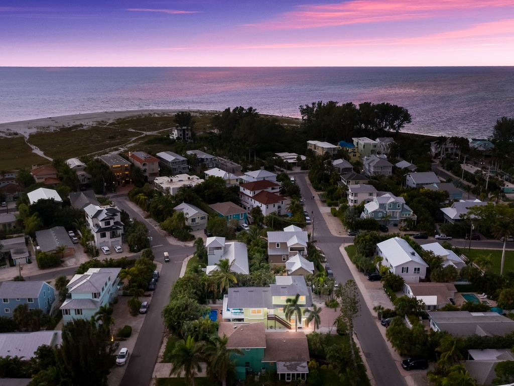 Entire Residence Surroundings View