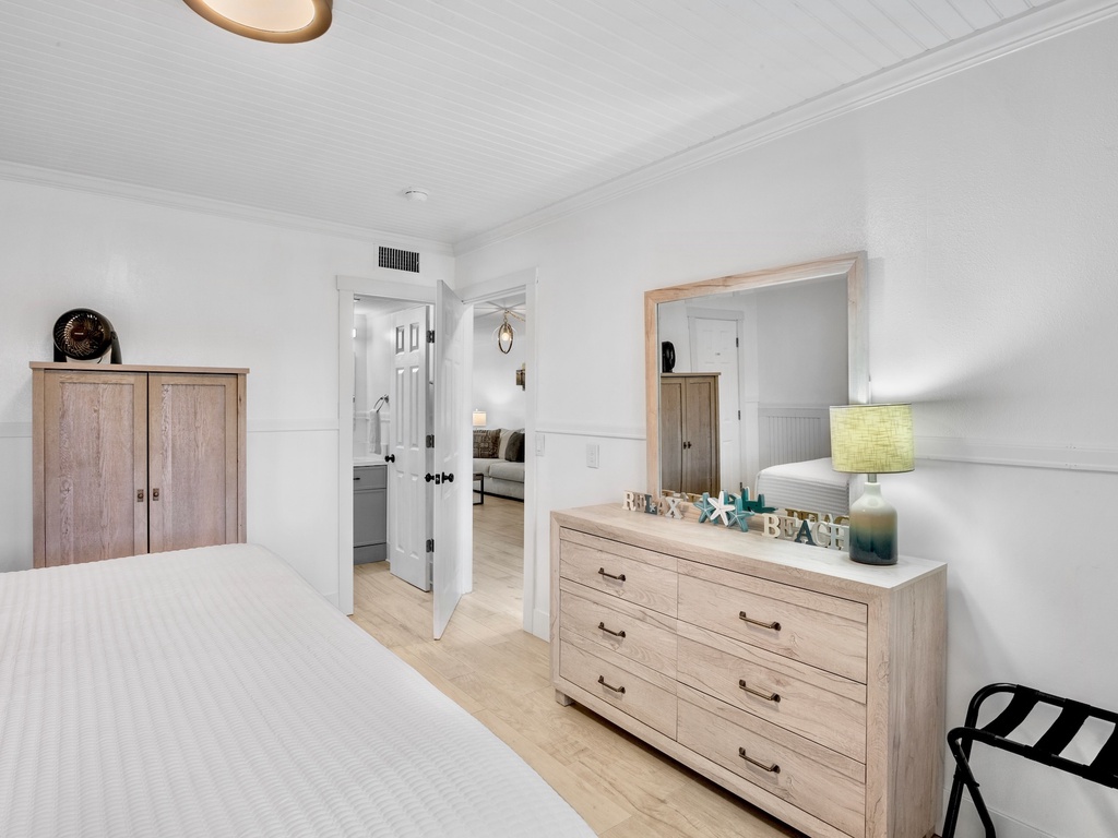 Second Bedroom, King bed