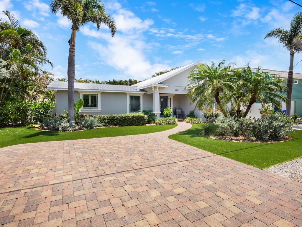 North End Chic by Anna Maria Island Accommodations