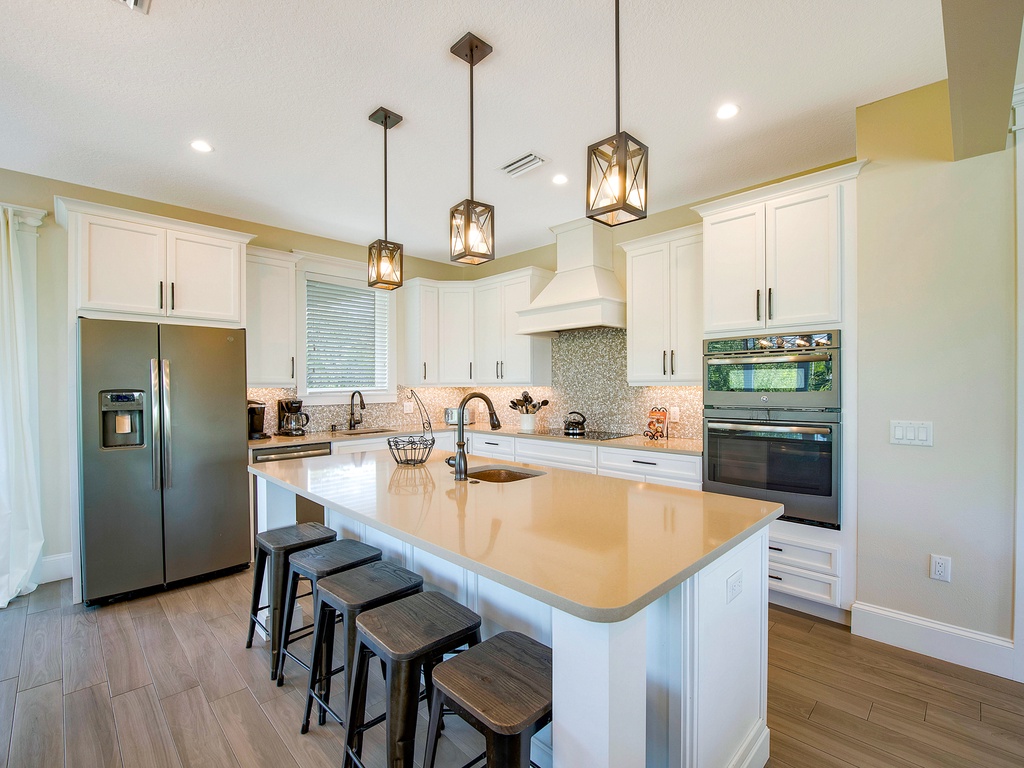 Central Island With Seating