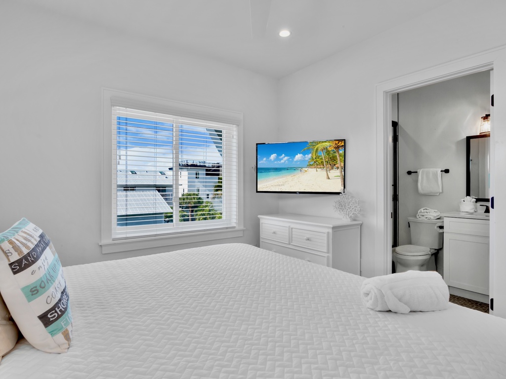 Fifth Bedroom (3rd Floor), King bed