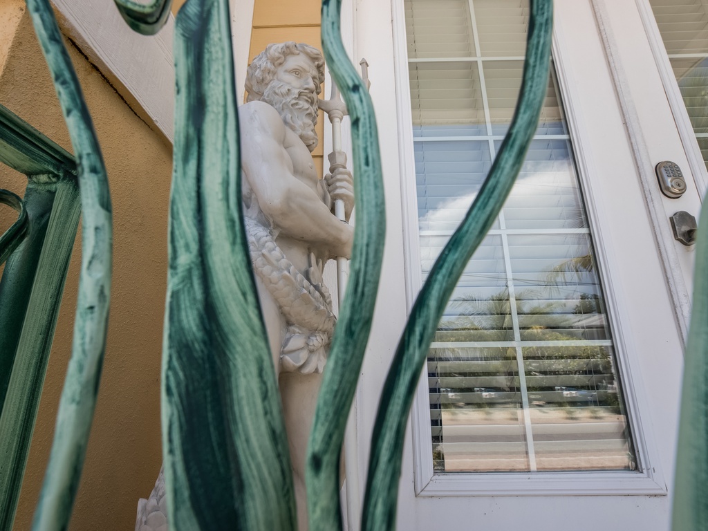 Thoughtful Decorative Accents