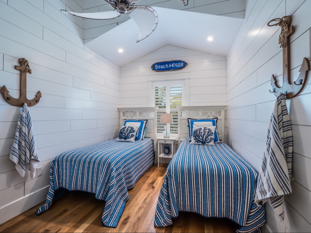 Bedroom, Two Twin Beds