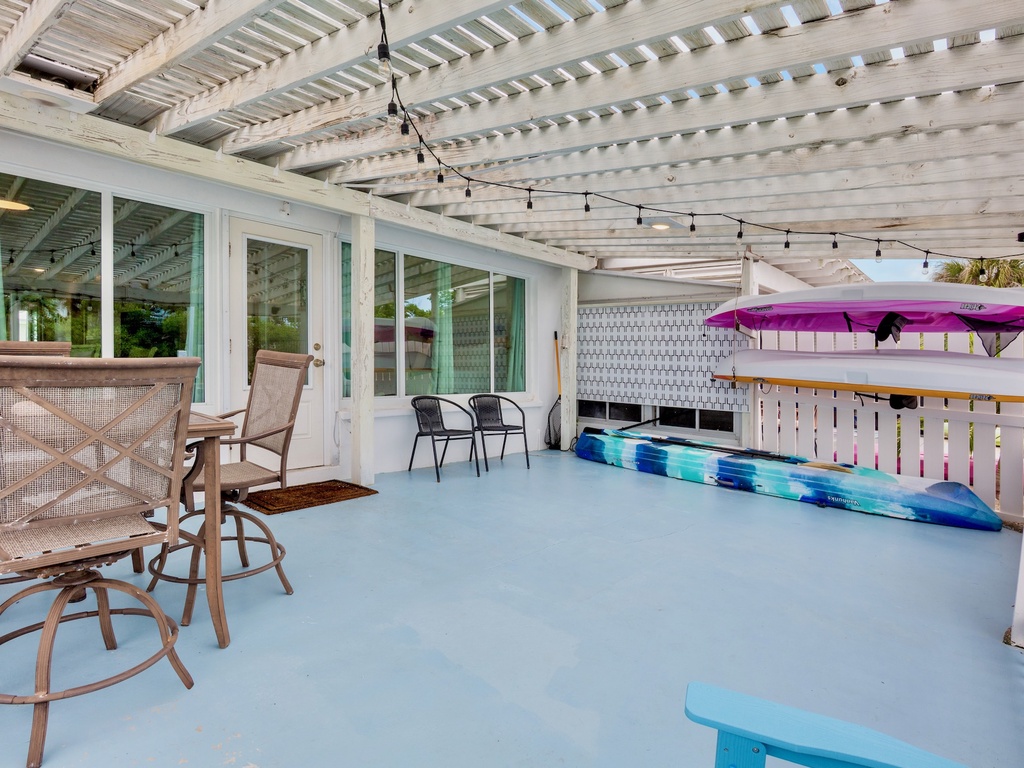 Waterfront Patio with Kayaks Provided
