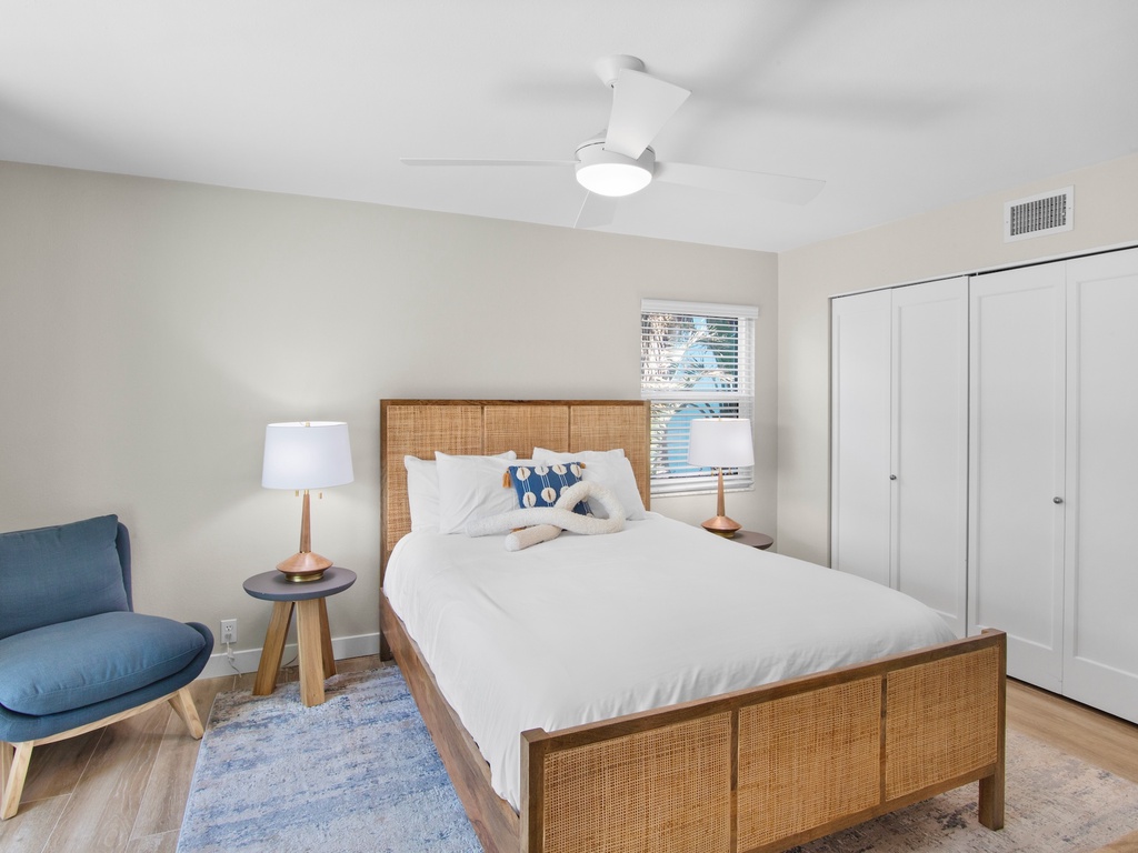 Third Bedroom, Queen