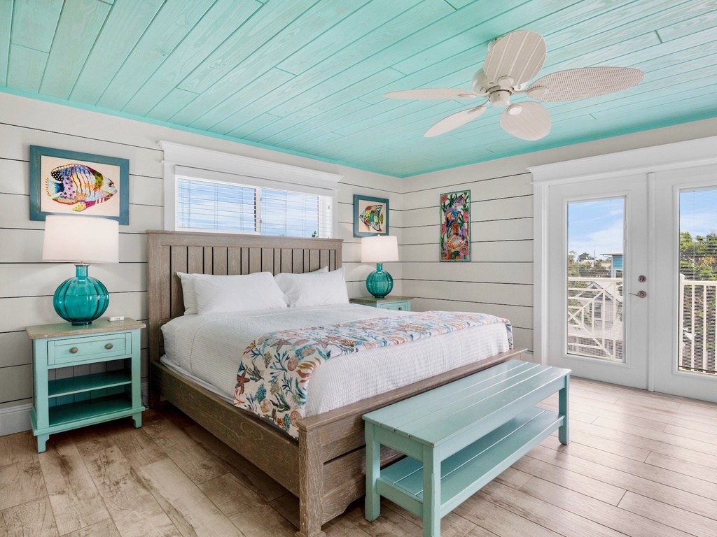 Ocean Breeze Retreat - Primary King Suite
