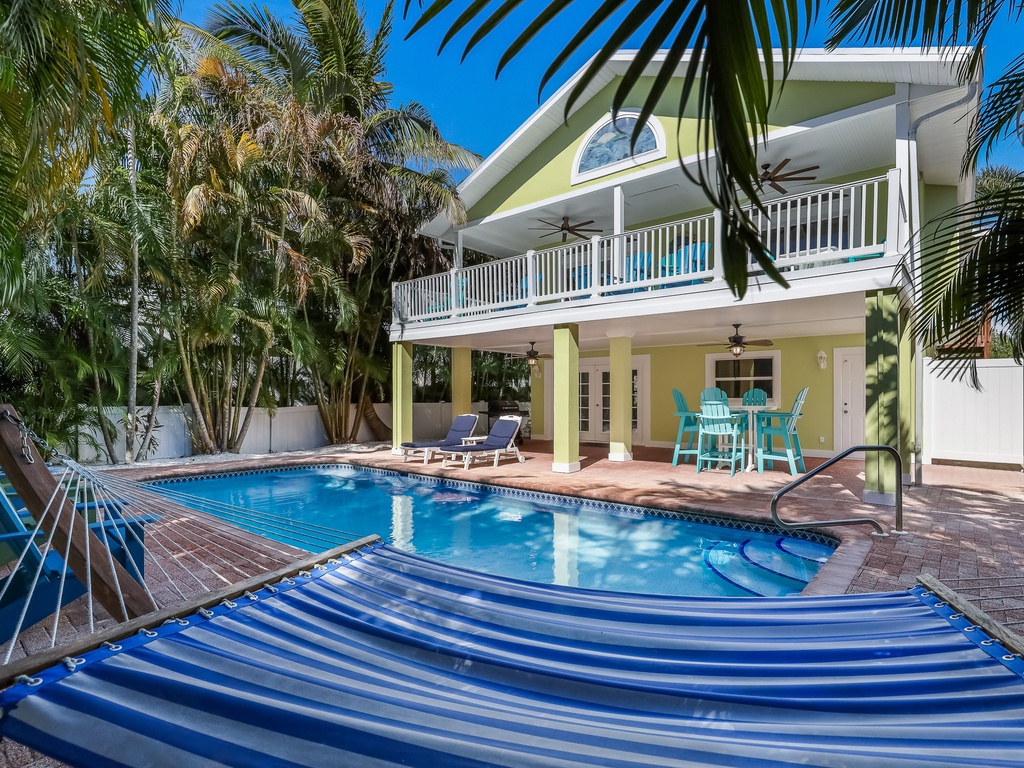 Private Pool Lounge Area