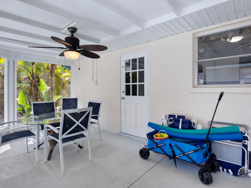 Outdoor Dining Area - Beach Supplies