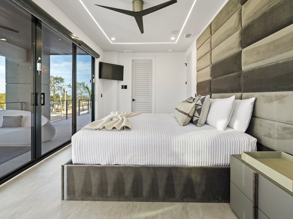 Fourth Bedroom, King