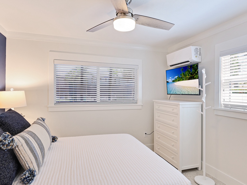 Fourth Bedroom, Queen