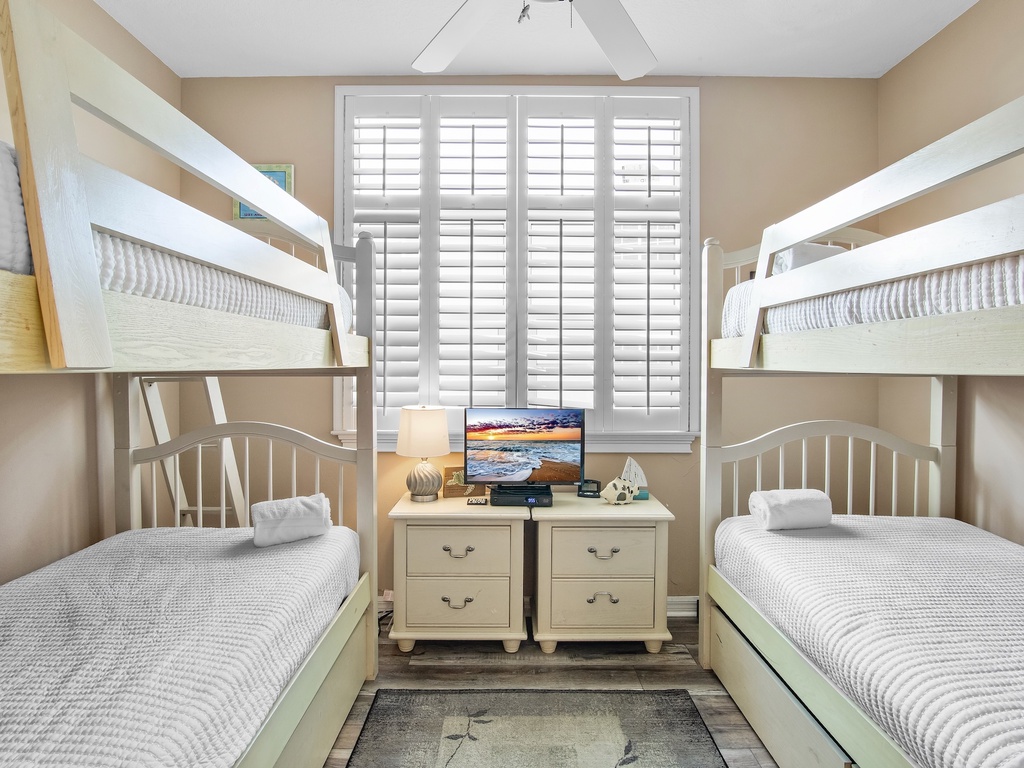 Third Bedroom, Two Twin/Twin Bunks