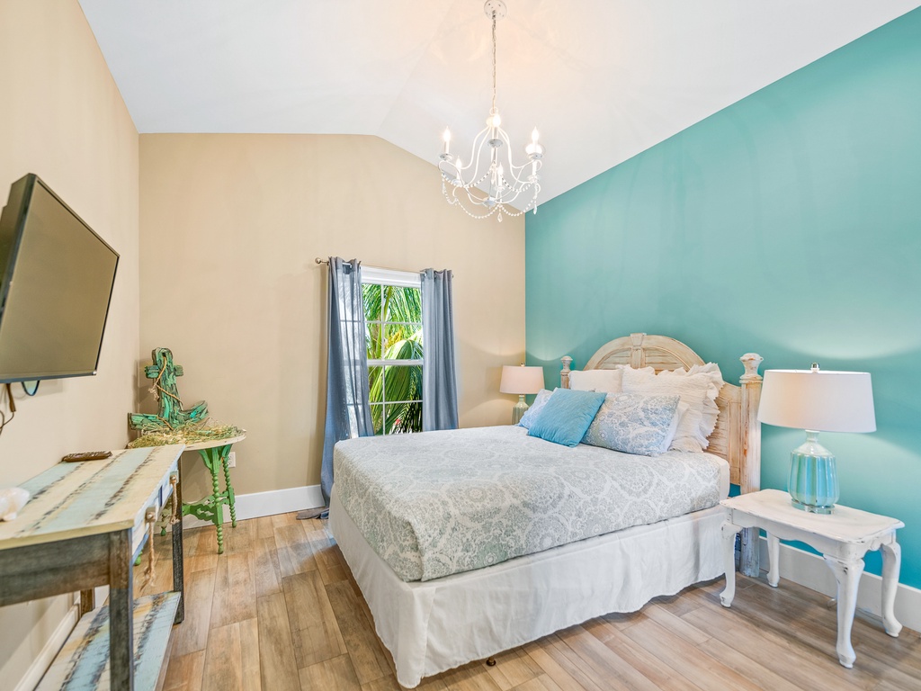 Third Bedroom - Queen