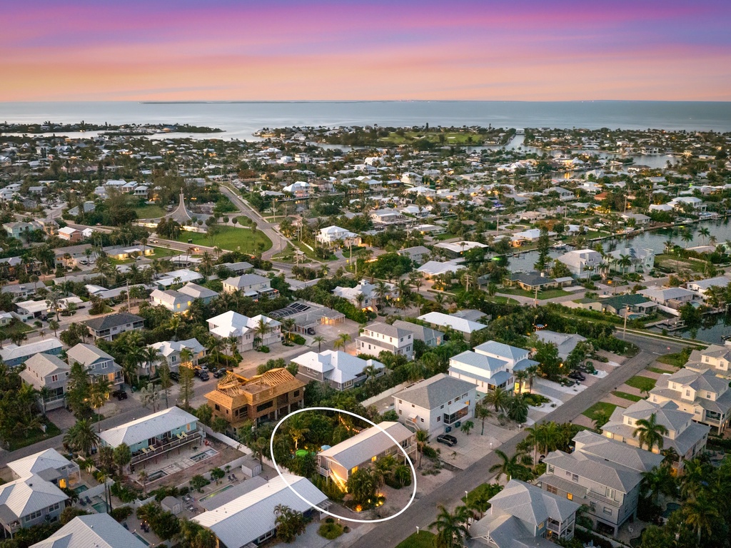 Pineapple Palms by Anna Maria Island Accommodations