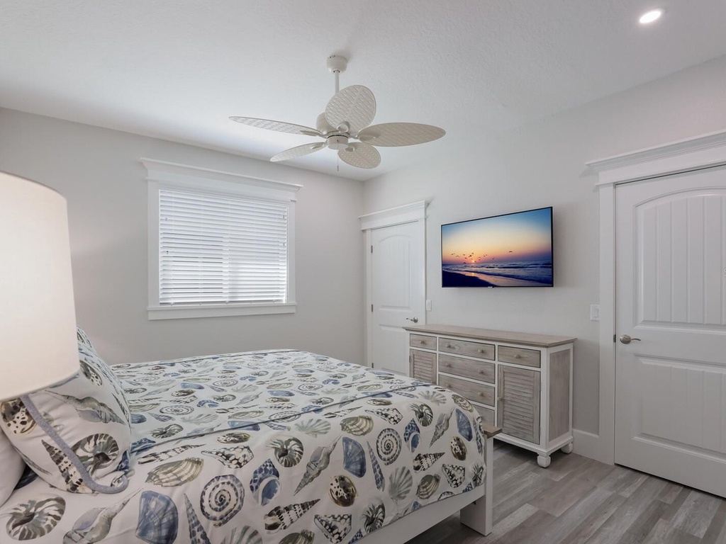Fourth Bedroom, King bed