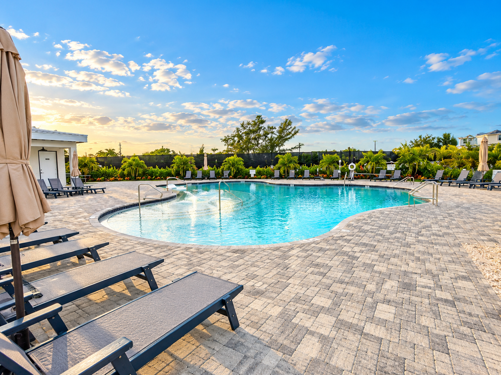 Community Pool at Hunter's Point by AMI Locals